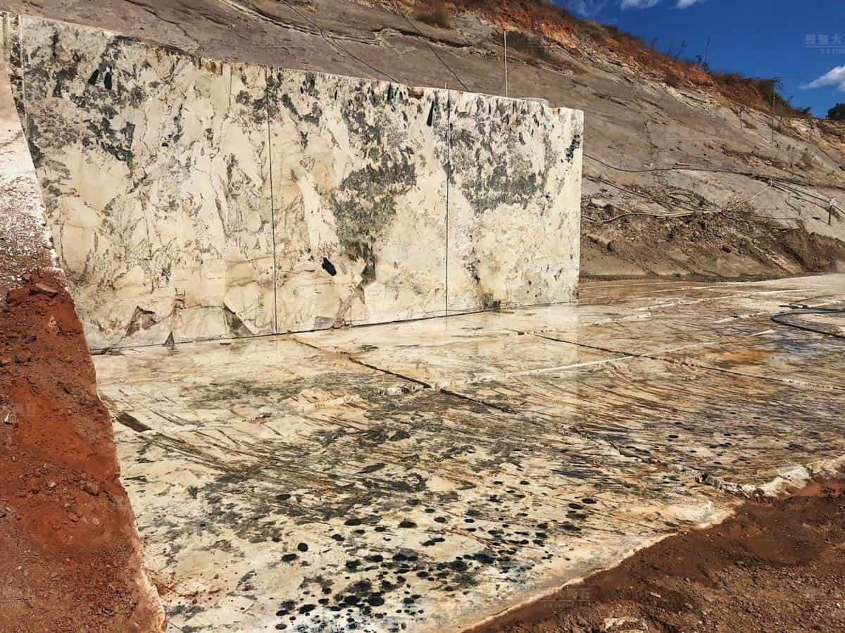 豐聖大理石介紹，巴西進口石材富含礦物質，結晶成分有雲母、水晶、碧璽、石英岩等，閃耀天然光澤。-05