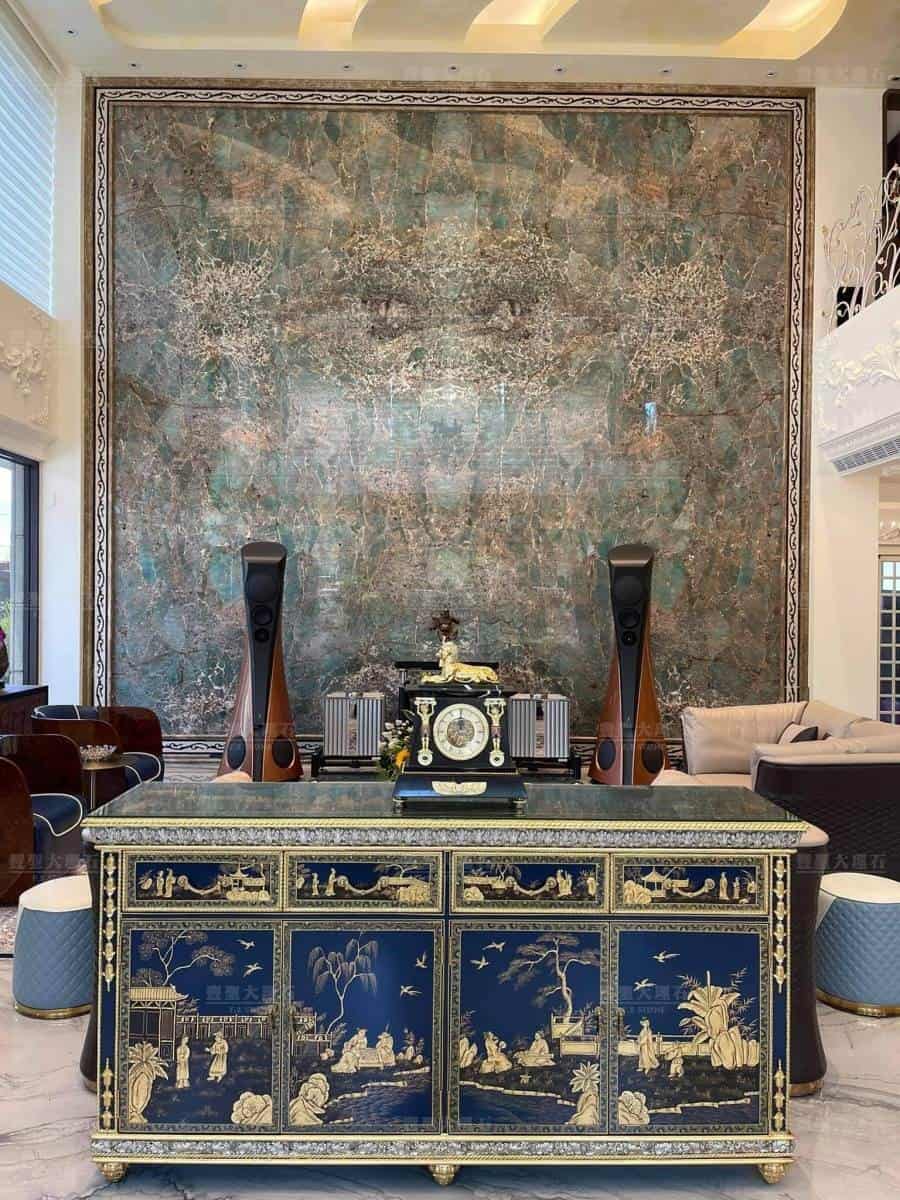 豐聖大理石挑高-6-米交誼廳牆面鋪陳亞馬遜綠-Tiffany，呈現大器、壯闊景象。-02
