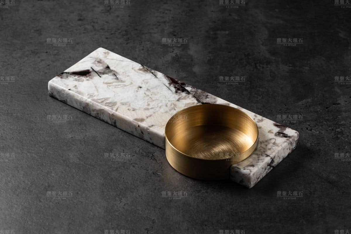 豐聖大理石運用剩餘石材材料打造「萬物盤」，成為居家品酒、擺放收藏飾品的萬用家飾配件。-07